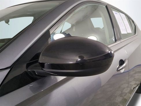 Used 2024 Nissan Altima 2.5 SR image 12