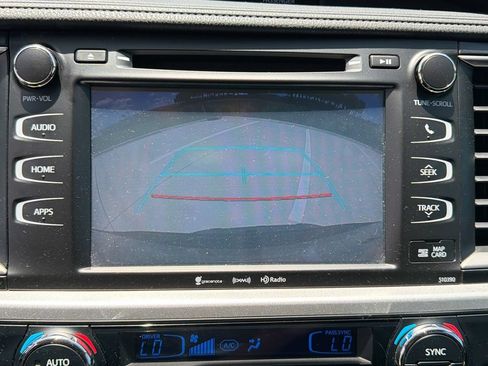 Used 2019 Toyota Highlander XLE FWD image 24