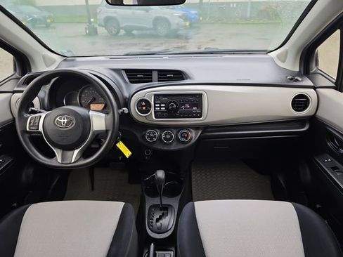 Used 2013 Toyota Yaris L image 12