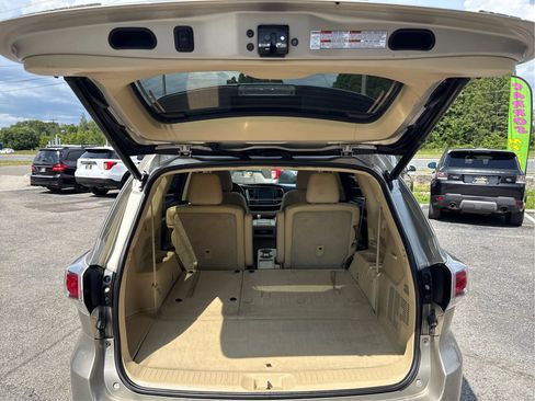 Used 2015 Toyota Highlander XLE AWD/4WD image 14