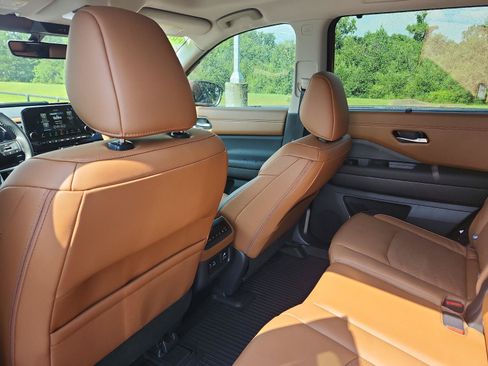 Used 2025 Nissan Pathfinder Platinum w/ Cargo Package AWD/4WD image 11