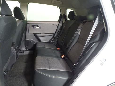 Used 2023 Nissan Rogue SV image 9