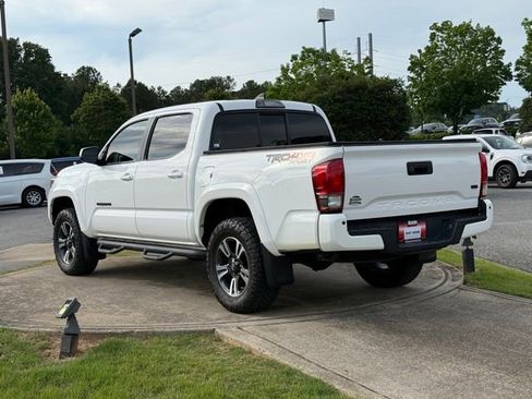 Used 2016 Toyota Tacoma TRD Sport w/ Premium & Technology Package AWD/4WD image 4