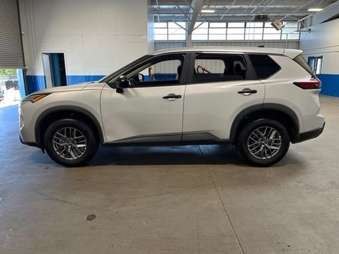Used 2024 Nissan Rogue S AWD/4WD image 6
