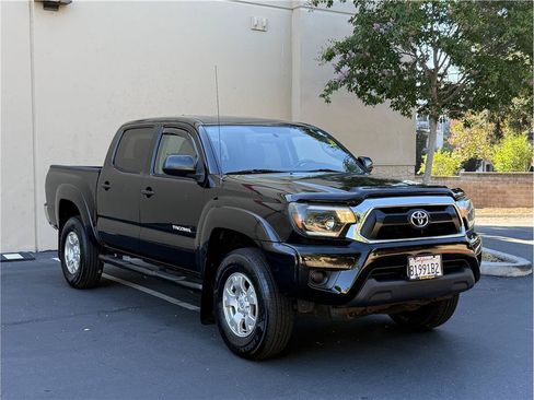 Used 2014 Toyota Tacoma PreRunner w/ SR5 Package RWD image 3
