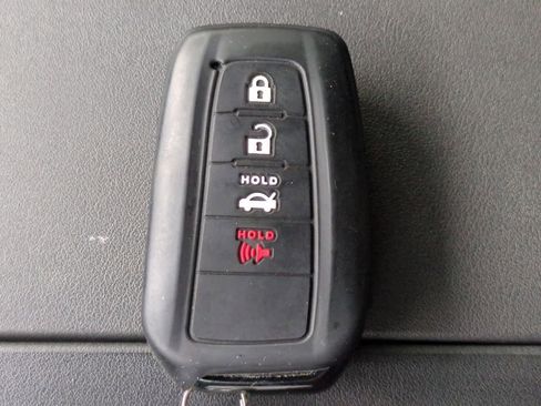 Used 2024 Toyota Highlander XLE image 36