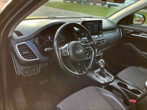 Used 2021 Kia Seltos S FWD image 10