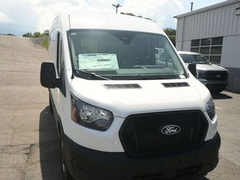 New 2026 Ford Transit 250 148 Medium Roof RWD image 3