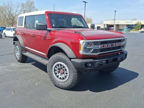 New 2026 Ford Bronco Outer Banks w/ Sasquatch Package AWD/4WD image 1