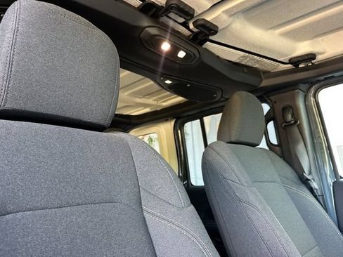 Used 2025 Jeep Wrangler Unlimited Sahara AWD/4WD image 19