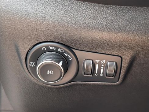 Used 2024 Jeep Compass Latitude AWD/4WD image 19