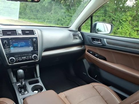 Used 2019 Subaru Outback 3.6R Touring AWD/4WD image 5