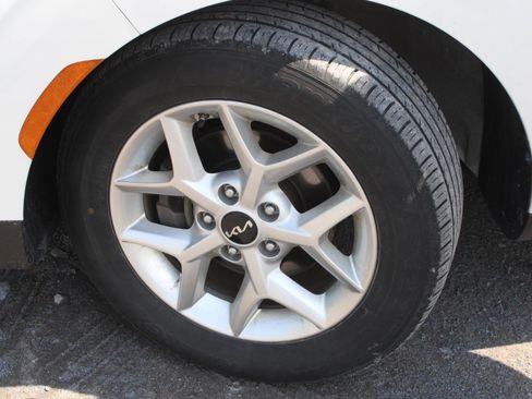 Used 2023 Kia Soul LX w/ LX Technology Package FWD image 18