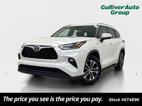 Used 2021 Toyota Highlander XLE FWD image 1