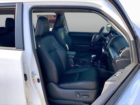 Used 2019 Toyota 4Runner TRD Off-Road Premium AWD/4WD image 9