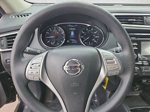 Used 2015 Nissan Rogue S image 13