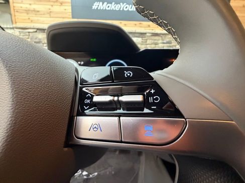 Used 2023 Hyundai Elantra SEL w/ Convenience Package image 25