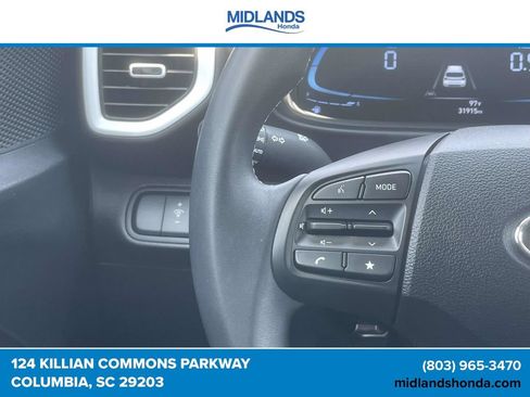 Used 2023 Hyundai Venue Limited FWD image 19