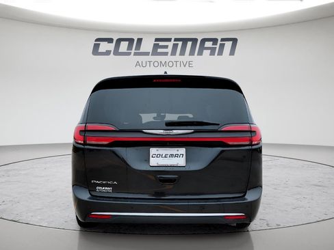 Used 2023 Chrysler Pacifica Touring-L image 4