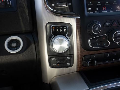 Used 2018 RAM 1500 Laramie w/ Convenience Group AWD/4WD image 18