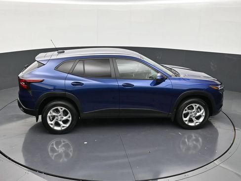 Used 2024 Chevrolet Trax LS w/ LS Convenience Package FWD image 17