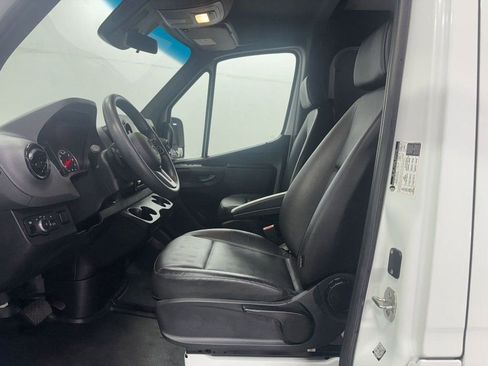 Used 2023 Mercedes-Benz Sprinter 1500 image 7