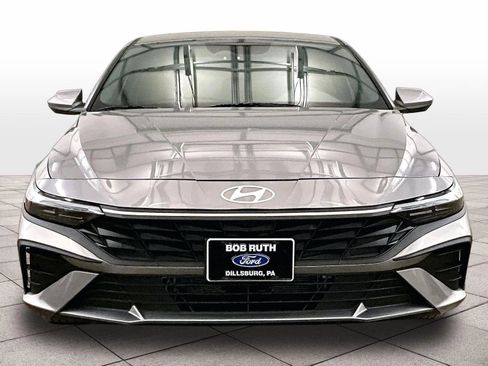 Used 2025 Hyundai Elantra Hybrid FWD image 3