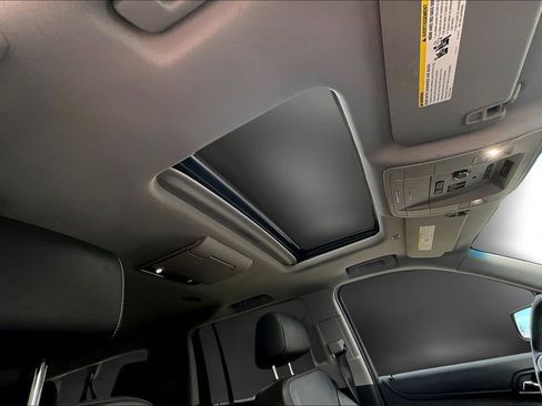 Used 2018 Chevrolet Suburban Premier image 29