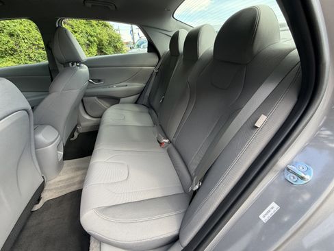 Used 2025 Hyundai Elantra SE w/ Cargo Package FWD image 47