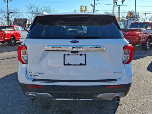 Certified 2022 Ford Explorer Limited w/ Limited Technology Package image 5