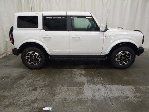 New 2025 Ford Bronco Outer Banks image 2