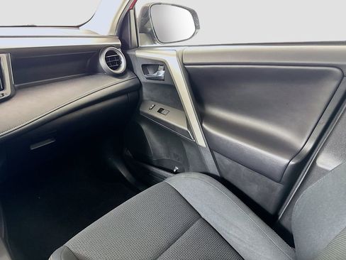 Used 2018 Toyota RAV4 XLE image 18