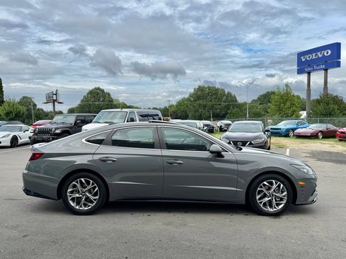 Used 2021 Hyundai Sonata SEL w/ Convenience Package FWD image 11