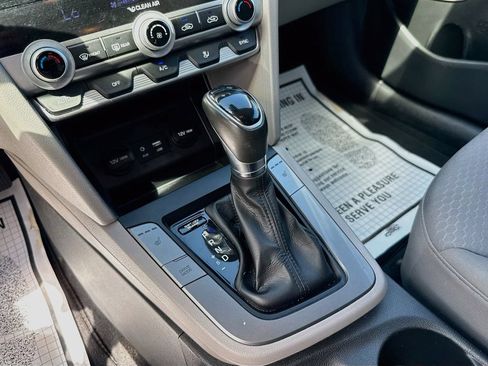 Used 2020 Hyundai Elantra Value Edition FWD image 17