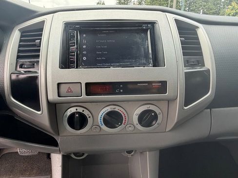 Used 2005 Toyota Tacoma PreRunner RWD image 8