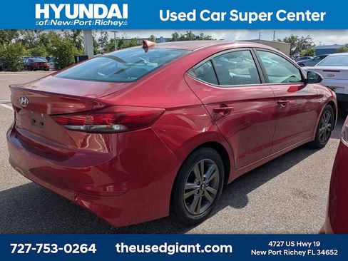 Used 2017 Hyundai Elantra SE FWD image 2
