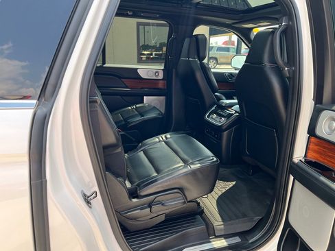 Used 2019 Lincoln Navigator L Reserve image 16