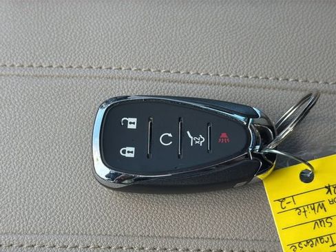 Used 2023 Chevrolet Traverse LT FWD image 32