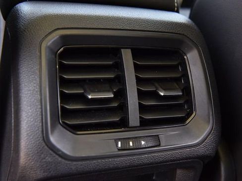 Used 2023 Volkswagen Tiguan SE w/ Panoramic Sunroof Package image 23