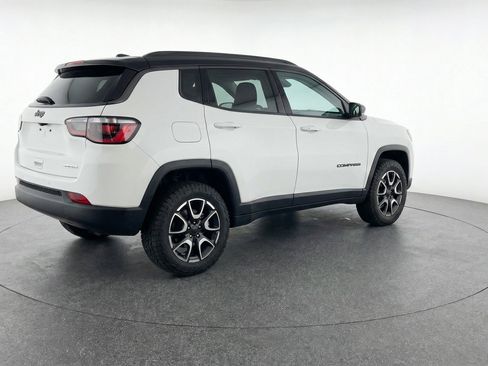 Used 2025 Jeep Compass Trailhawk image 9