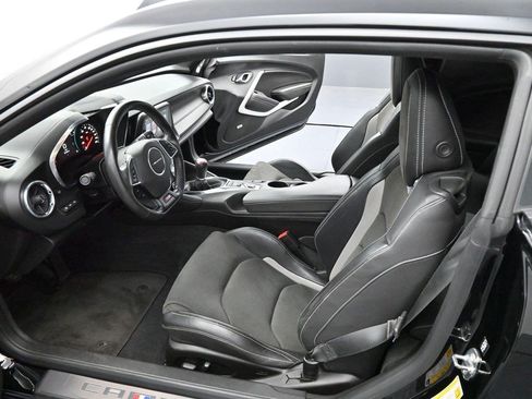 Used 2018 Chevrolet Camaro SS RWD image 13