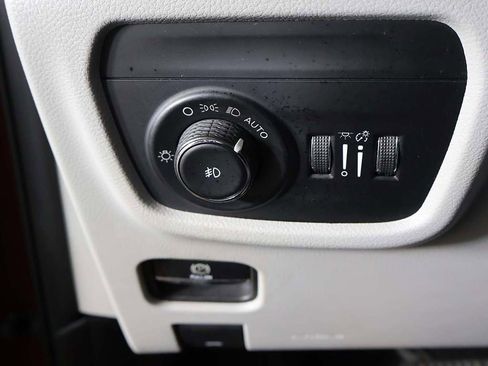 Used 2022 Jeep Grand Cherokee L Overland w/ Advanced Protech Group III image 47