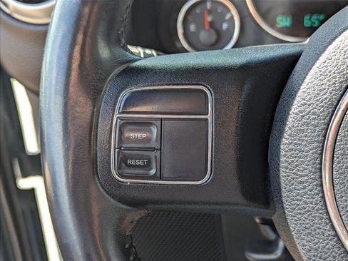 Used 2015 Jeep Wrangler Unlimited Rubicon image 13