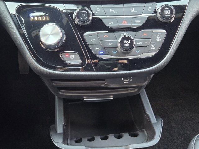 New 2027 Chrysler Pacifica Select FWD image 14