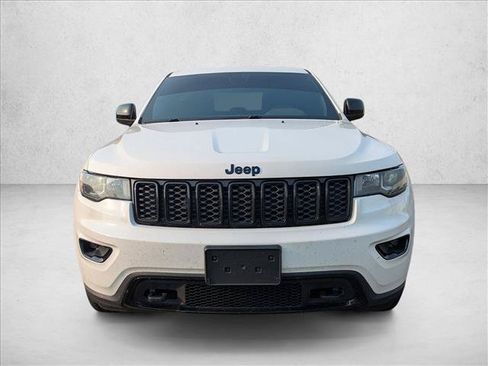 Used 2019 Jeep Grand Cherokee Laredo AWD/4WD image 2
