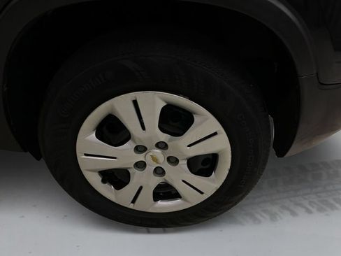 Used 2015 Chevrolet Trax LS w/ LPO, Protection Package FWD image 16