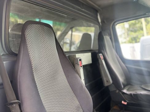 Used 2006 Dodge Sprinter 2500 w/ Window Group II RWD image 18
