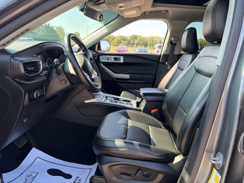 Used 2024 Ford Explorer Limited w/ Equipment Group 301A RWD image 15