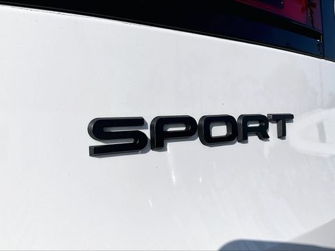 Used 2025 Land Rover Range Rover Sport Dynamic SE AWD/4WD image 8