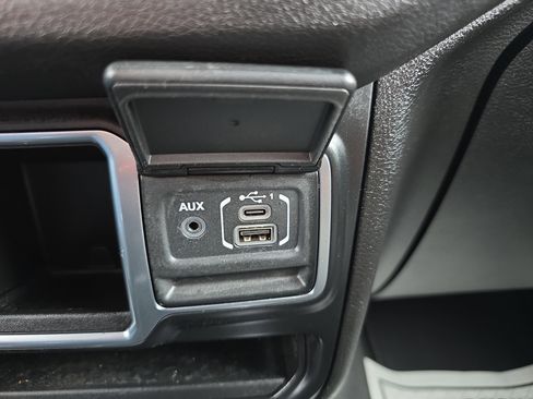 Used 2024 Jeep Wrangler Sport image 31